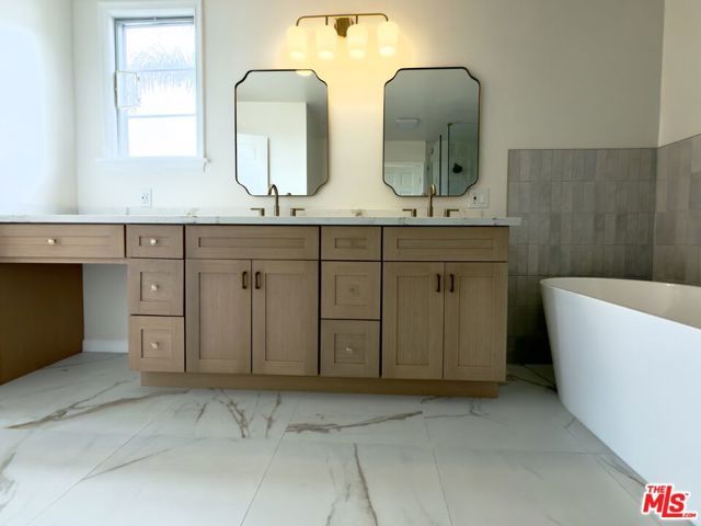 378 S La Jolla Avenue, Los Angeles, CA 90048