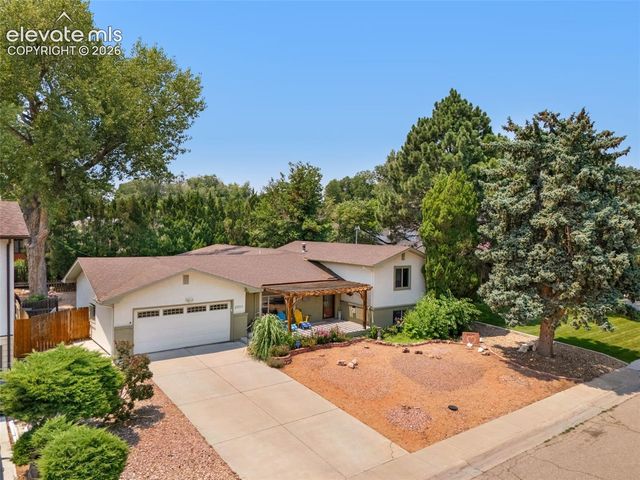 2935 Country Club Drive, Pueblo, CO 81008