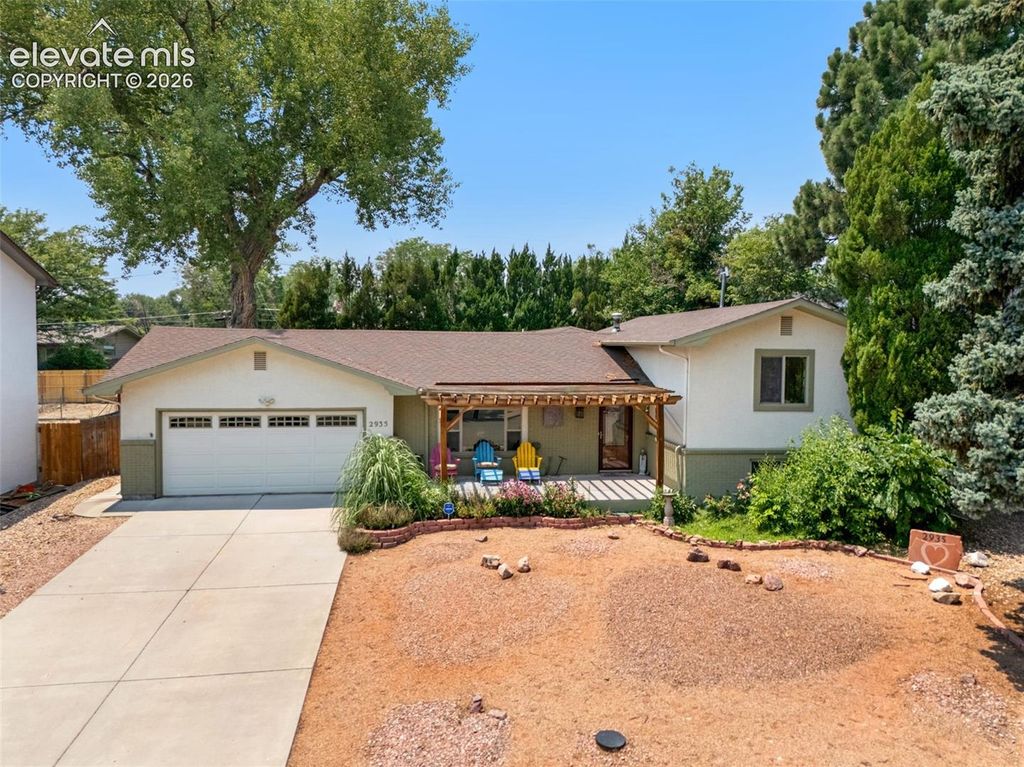 2935 Country Club Drive, Pueblo, CO 81008