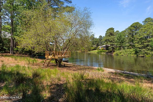 17 La Quinta Loop, Pinehurst, NC 28374
