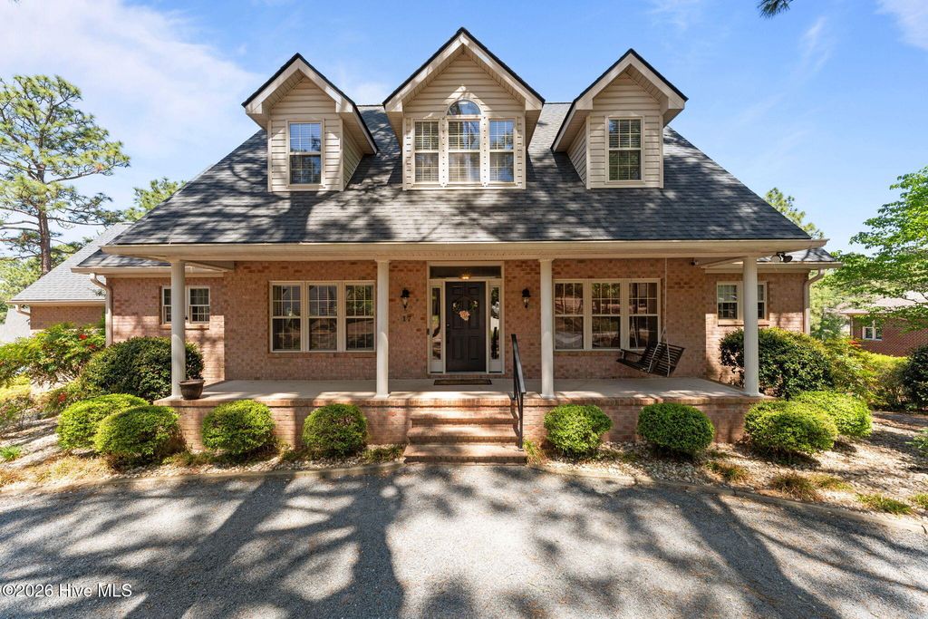 17 La Quinta Loop, Pinehurst, NC 28374
