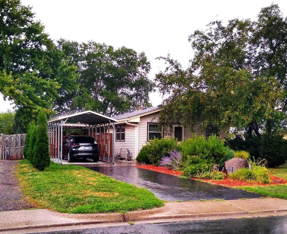 2109 3rd Street N, North Saint Paul, MN 55109 — exterior