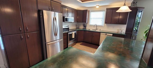 424 1st Street NE, Minot, ND 58703