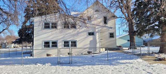 424 1st Street NE, Minot, ND 58703