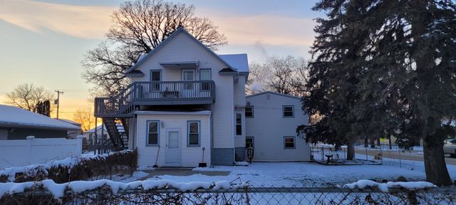 424 1st Street NE, Minot, ND 58703