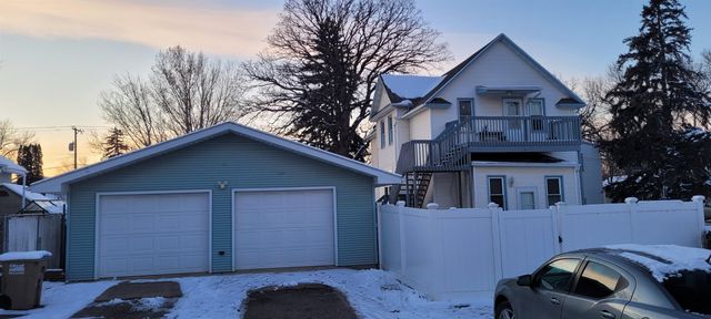 424 1st Street NE, Minot, ND 58703