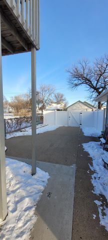 424 1st Street NE, Minot, ND 58703