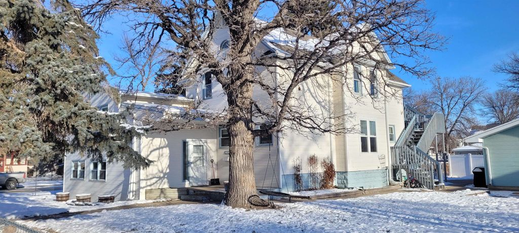 424 1st Street NE, Minot, ND 58703