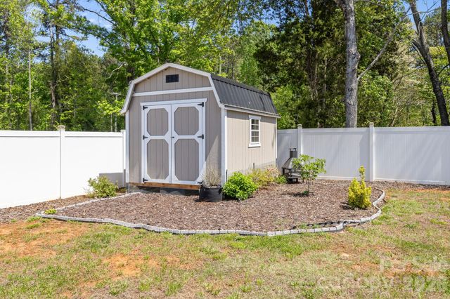 385 Olivia Court, Lexington, NC 27292