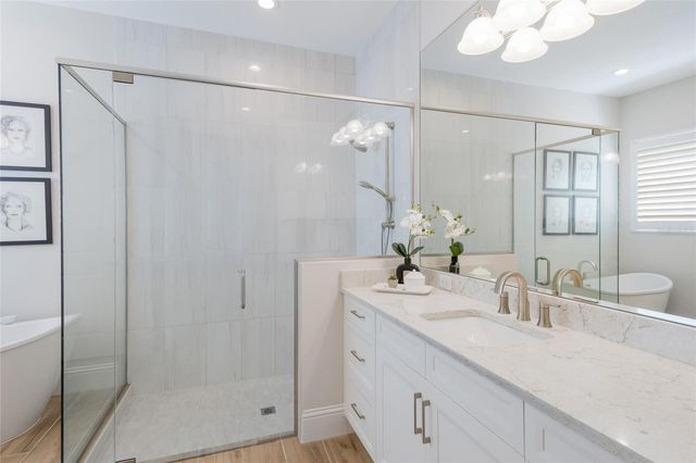 8249 PAVIA WAY, Lakewood Ranch, FL 34202