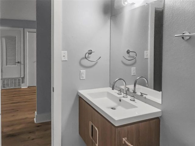 4805 Richmond Ave B, Austin, TX 78745