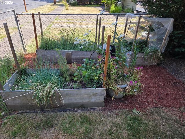 1820 FILBERT St, Forest Grove, OR 97116