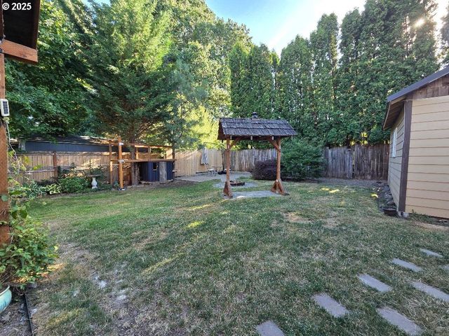 1820 FILBERT St, Forest Grove, OR 97116