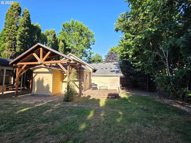 1820 FILBERT St, Forest Grove, OR 97116