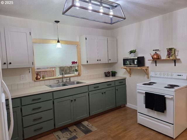 1820 FILBERT St, Forest Grove, OR 97116
