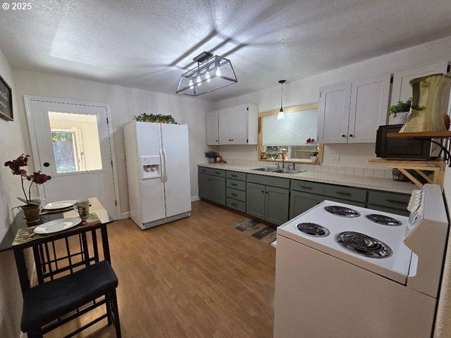 1820 FILBERT St, Forest Grove, OR 97116