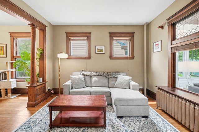 998 Minnehaha Avenue W, Saint Paul, MN 55104