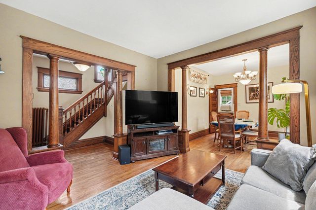998 Minnehaha Avenue W, Saint Paul, MN 55104