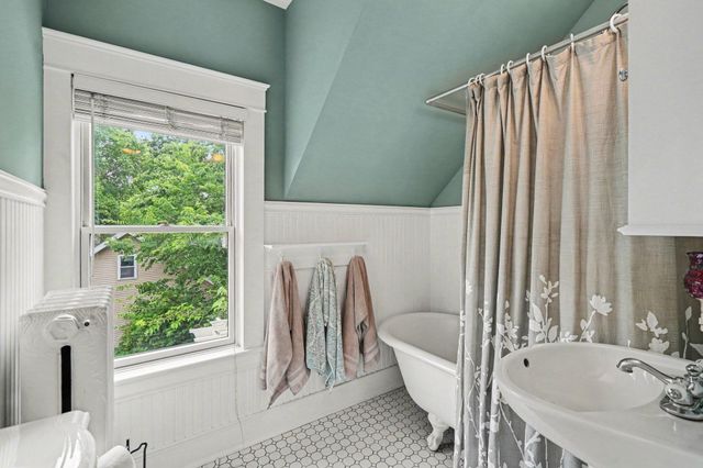 998 Minnehaha Avenue W, Saint Paul, MN 55104