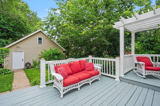 998 Minnehaha Avenue W, Saint Paul, MN 55104