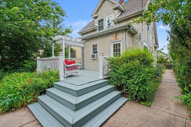 998 Minnehaha Avenue W, Saint Paul, MN 55104