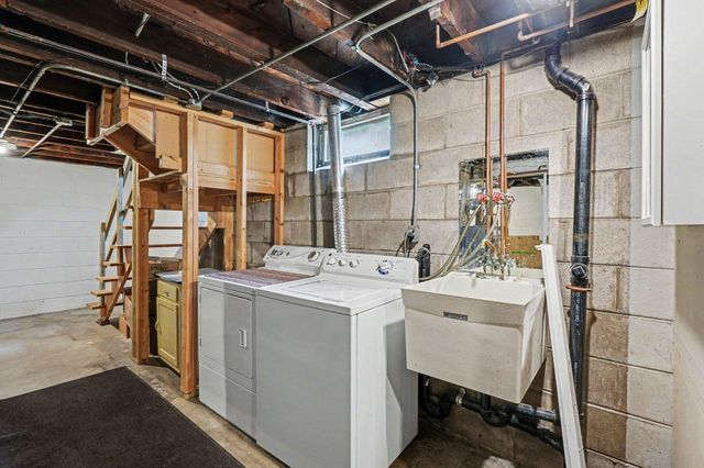 998 Minnehaha Avenue W, Saint Paul, MN 55104
