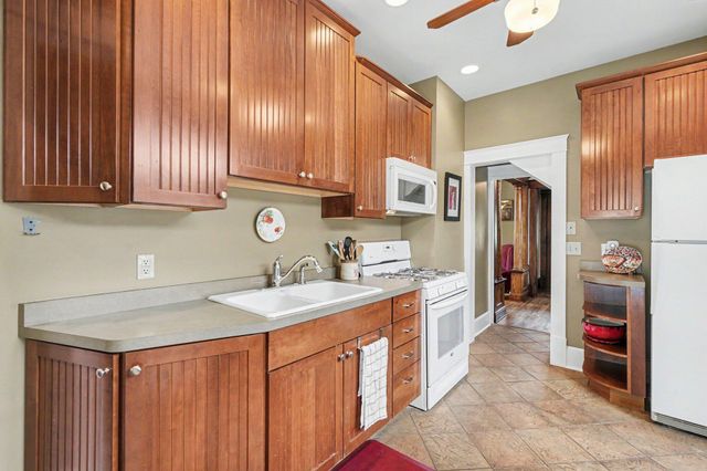 998 Minnehaha Avenue W, Saint Paul, MN 55104