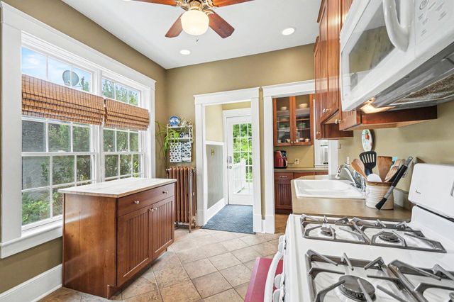 998 Minnehaha Avenue W, Saint Paul, MN 55104