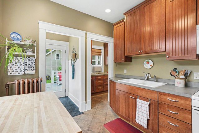 998 Minnehaha Avenue W, Saint Paul, MN 55104