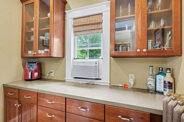 998 Minnehaha Avenue W, Saint Paul, MN 55104