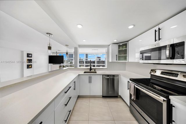 600 Parkview Dr 1114, Hallandale Beach, FL 33009