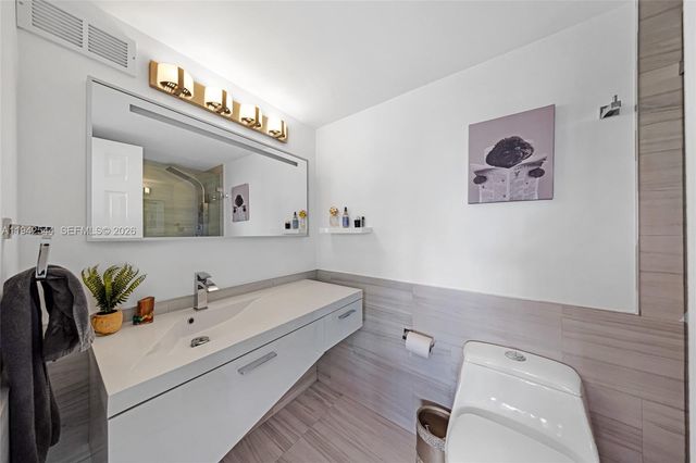 600 Parkview Dr 1114, Hallandale Beach, FL 33009