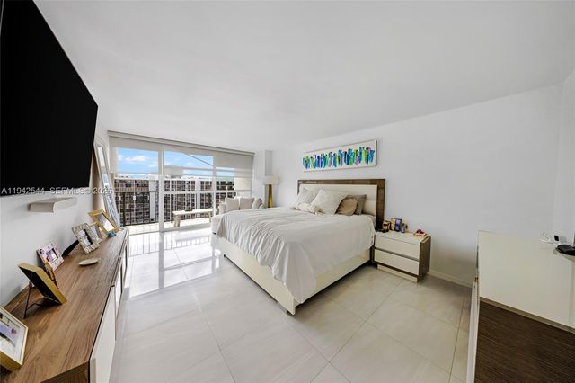 600 Parkview Dr 1114, Hallandale Beach, FL 33009