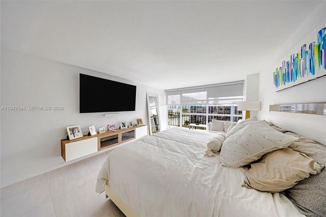 600 Parkview Dr 1114, Hallandale Beach, FL 33009