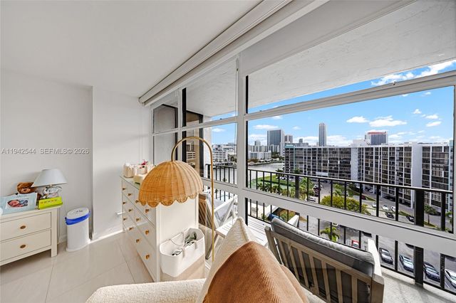 600 Parkview Dr 1114, Hallandale Beach, FL 33009