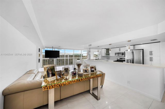 600 Parkview Dr 1114, Hallandale Beach, FL 33009