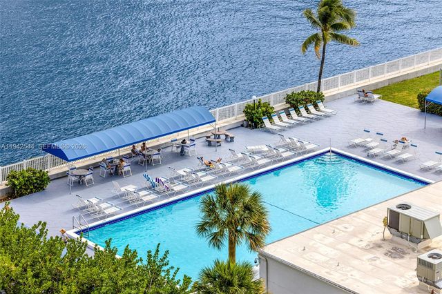 600 Parkview Dr 1114, Hallandale Beach, FL 33009