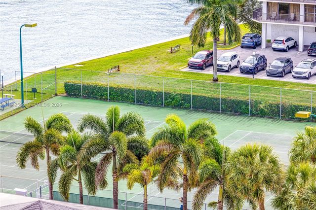 600 Parkview Dr 1114, Hallandale Beach, FL 33009