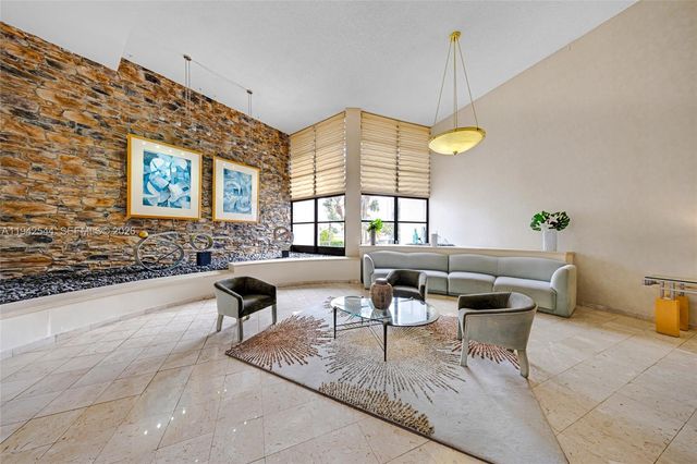 600 Parkview Dr 1114, Hallandale Beach, FL 33009