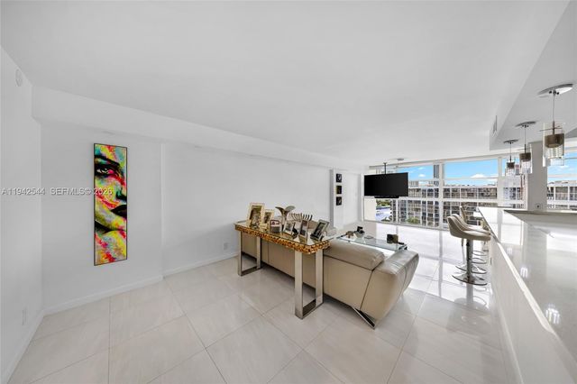 600 Parkview Dr 1114, Hallandale Beach, FL 33009