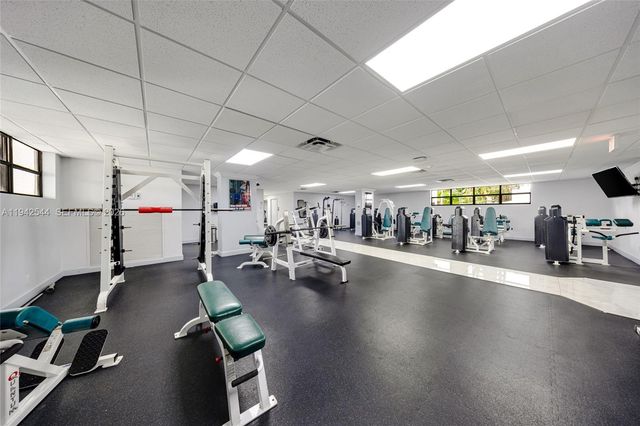 600 Parkview Dr 1114, Hallandale Beach, FL 33009