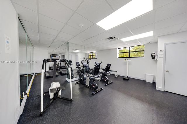 600 Parkview Dr 1114, Hallandale Beach, FL 33009