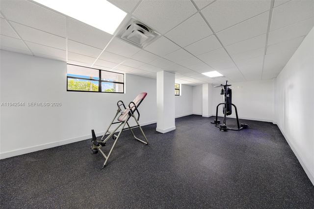 600 Parkview Dr 1114, Hallandale Beach, FL 33009