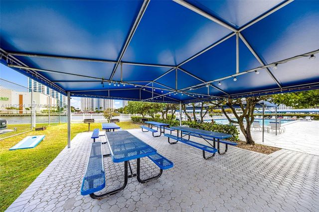 600 Parkview Dr 1114, Hallandale Beach, FL 33009