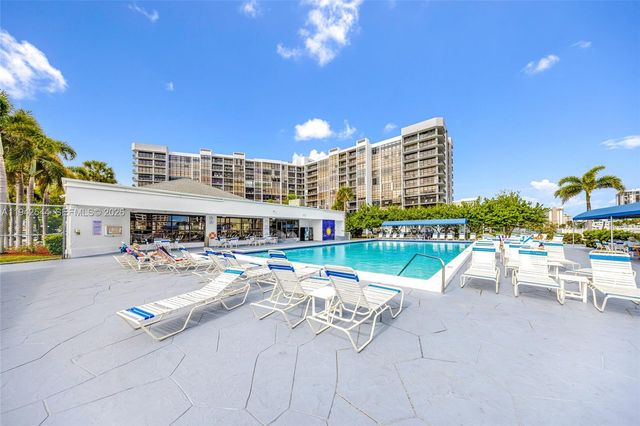 600 Parkview Dr 1114, Hallandale Beach, FL 33009