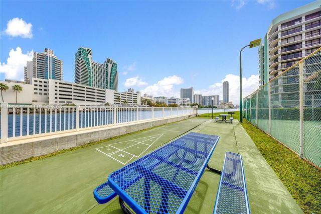 600 Parkview Dr 1114, Hallandale Beach, FL 33009