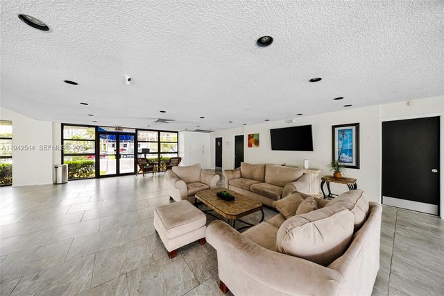 600 Parkview Dr 1114, Hallandale Beach, FL 33009