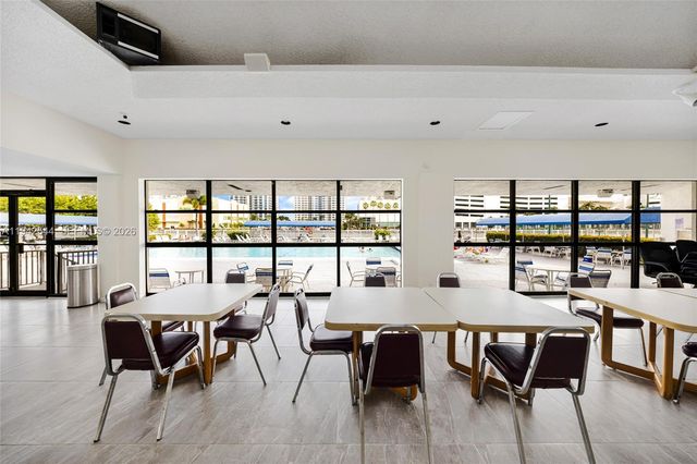 600 Parkview Dr 1114, Hallandale Beach, FL 33009