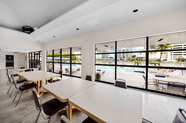 600 Parkview Dr 1114, Hallandale Beach, FL 33009