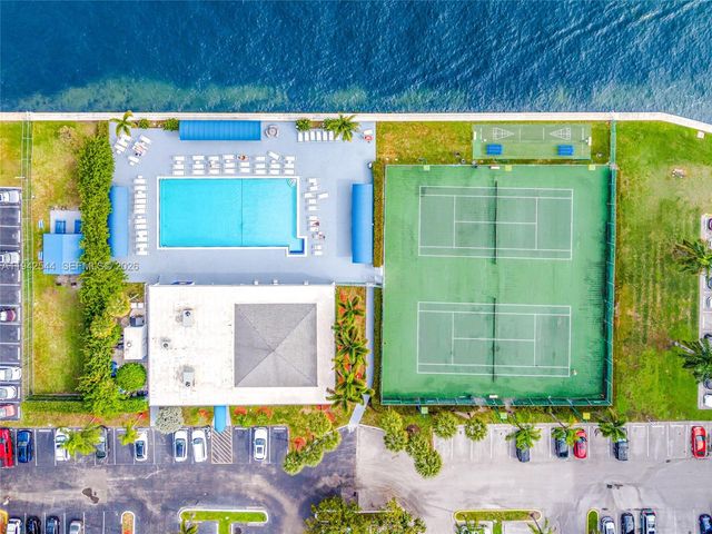 600 Parkview Dr 1114, Hallandale Beach, FL 33009